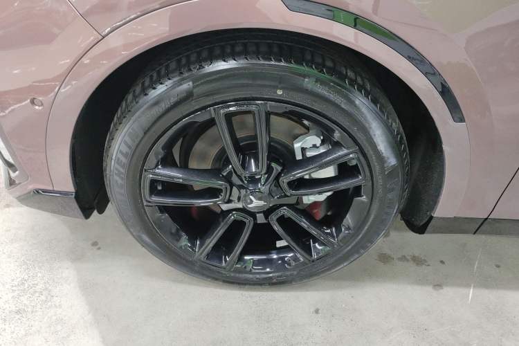Used VOYAH FREE 2024 Ultra-Long Range Intelligent Driving Version Left Front Wheel Hub