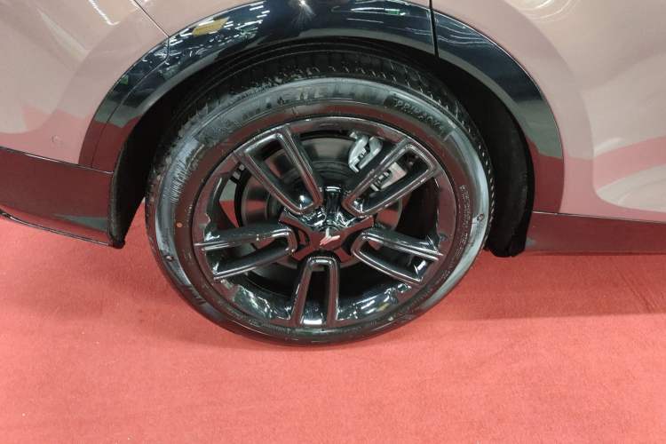 Used VOYAH FREE 2024 Ultra-Long Range Intelligent Driving Version Right Rear Wheel Hub