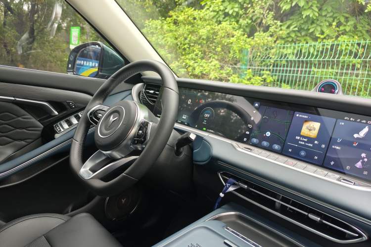 Used VOYAH FREE 2024 Ultra-Long Range Intelligent Driving Version Audio And AC Panel