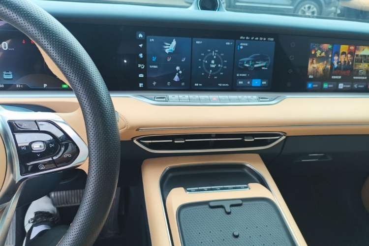 Used VOYAH FREE 2024 Ultra-Long Range Intelligent Driving Version Audio And AC Panel