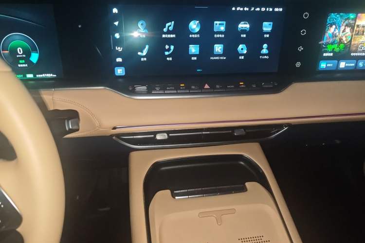 Used VOYAH FREE 2024 Ultra-Long Range Intelligent Driving Version Audio And AC Panel