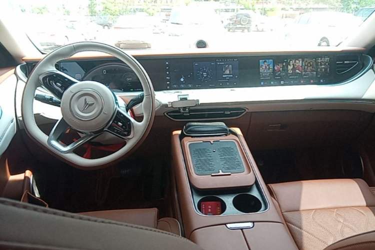 Used VOYAH FREE 2024 Ultra-Long Range Intelligent Driving Version Center Console