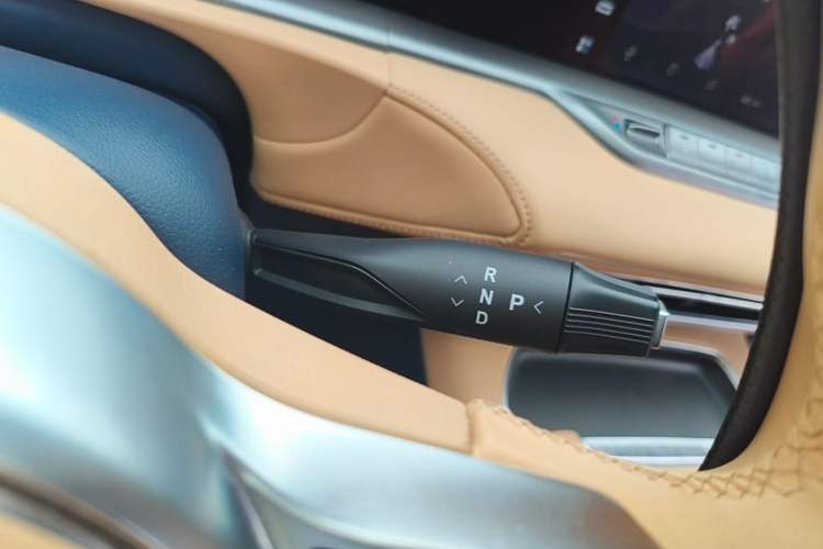 Used VOYAH FREE 2024 Ultra-Long Range Intelligent Driving Version Gear Lever
