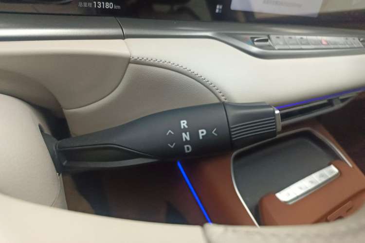 Used VOYAH FREE 2024 Ultra-Long Range Intelligent Driving Version Gear Lever