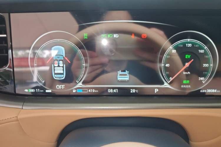 Used VOYAH FREE 2024 Ultra-Long Range Intelligent Driving Version Instrument Cluster