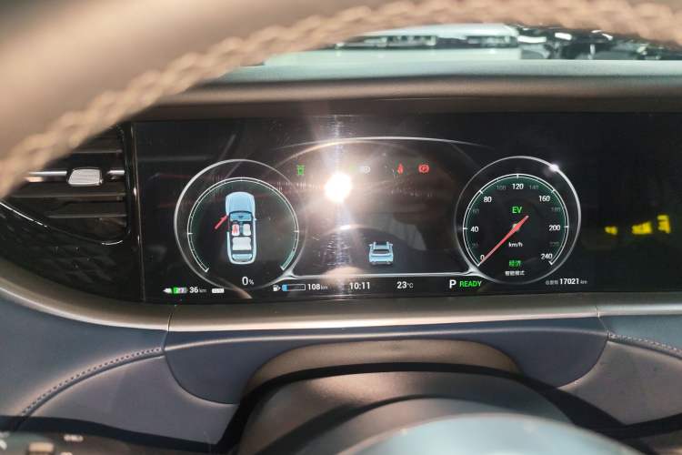 Used VOYAH FREE 2024 Ultra-Long Range Intelligent Driving Version Instrument Cluster