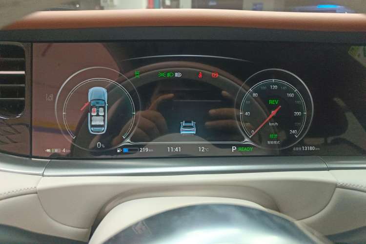 Used VOYAH FREE 2024 Ultra-Long Range Intelligent Driving Version Instrument Cluster