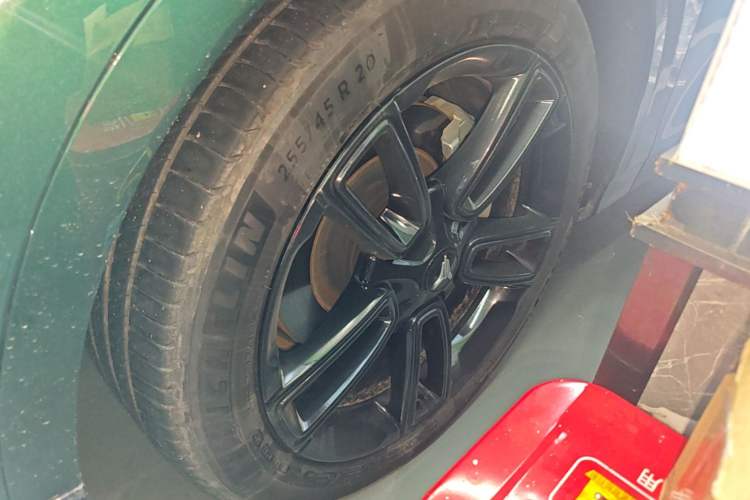 Used VOYAH FREE 2024 Ultra-Long Range Intelligent Driving Version Left Front Wheel Hub