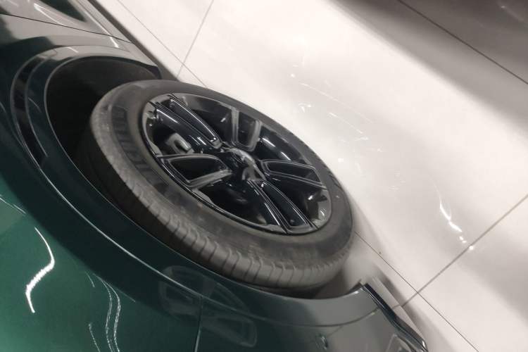 Used VOYAH FREE 2024 Ultra-Long Range Intelligent Driving Version Left Front Wheel Hub