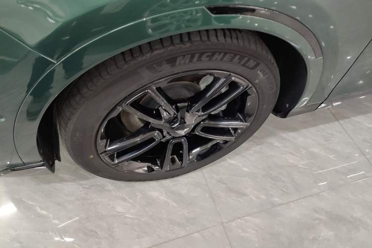 Used VOYAH FREE 2024 Ultra-Long Range Intelligent Driving Version Left Front Wheel Hub
