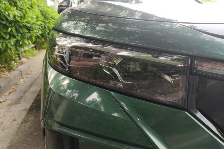 Used VOYAH FREE 2024 Ultra-Long Range Intelligent Driving Version Right Front Headlight