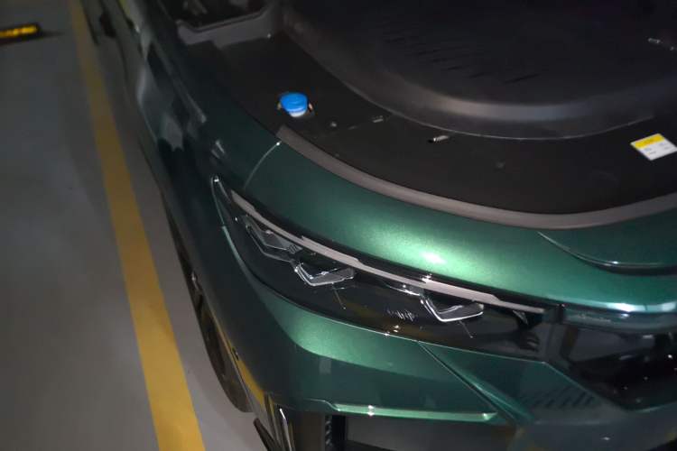 Used VOYAH FREE 2024 Ultra-Long Range Intelligent Driving Version Right Front Headlight