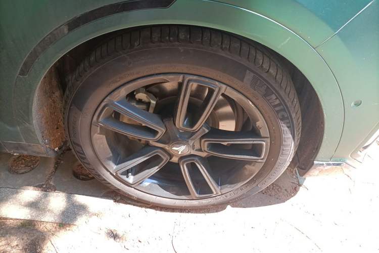 Used VOYAH FREE 2024 Ultra-Long Range Intelligent Driving Version Right Front Wheel Hub