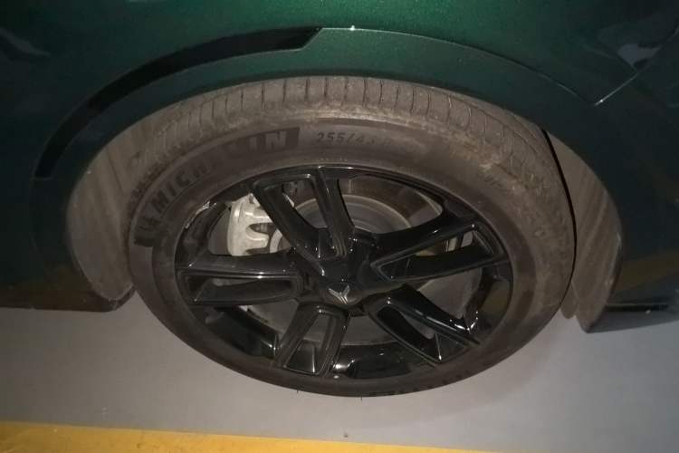 Used VOYAH FREE 2024 Ultra-Long Range Intelligent Driving Version Right Front Wheel Hub
