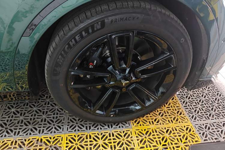 Used VOYAH FREE 2024 Ultra-Long Range Intelligent Driving Version Right Front Wheel Hub