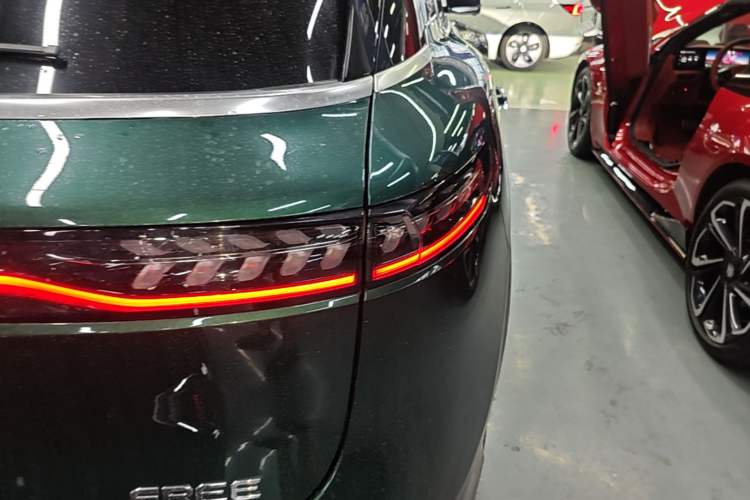 Used VOYAH FREE 2024 Ultra-Long Range Intelligent Driving Version Right Rear Taillight