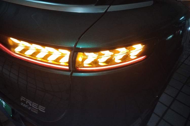 Used VOYAH FREE 2024 Ultra-Long Range Intelligent Driving Version Right Rear Taillight
