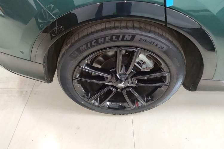 Used VOYAH FREE 2024 Ultra-Long Range Intelligent Driving Version Right Rear Wheel Hub