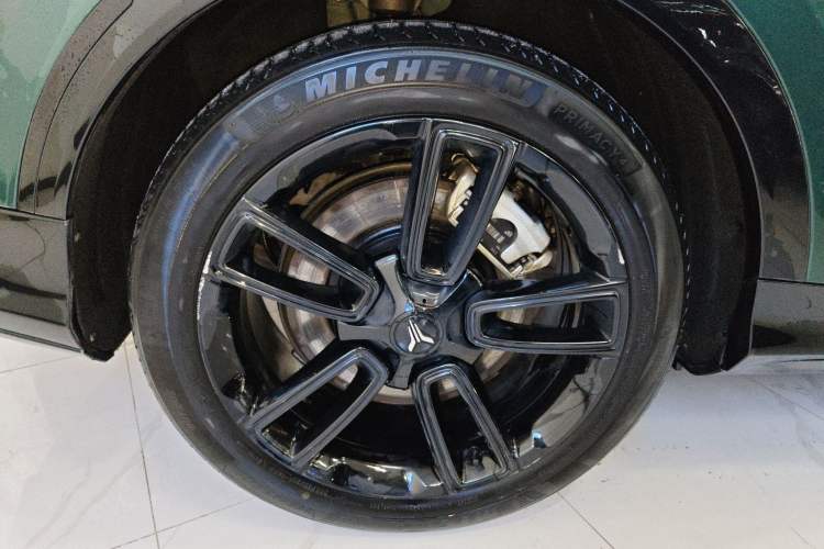 Used VOYAH FREE 2024 Ultra-Long Range Intelligent Driving Version Right Rear Wheel Hub