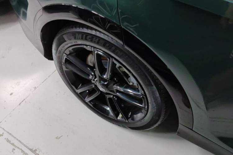 Used VOYAH FREE 2024 Ultra-Long Range Intelligent Driving Version Right Rear Wheel Hub