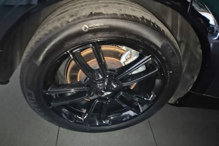 Used VOYAH FREE 2024 Ultra-Long Range Intelligent Driving Version Right Rear Wheel Hub