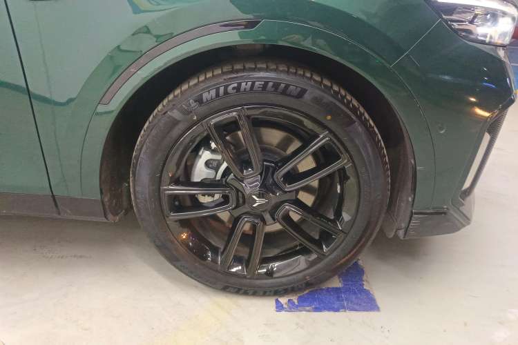 Used VOYAH FREE 2024 Ultra-Long Range Intelligent Driving Version Right Rear Wheel Hub
