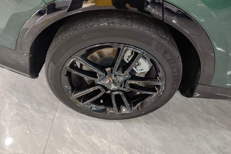 Used VOYAH FREE 2024 Ultra-Long Range Intelligent Driving Version Right Rear Wheel Hub