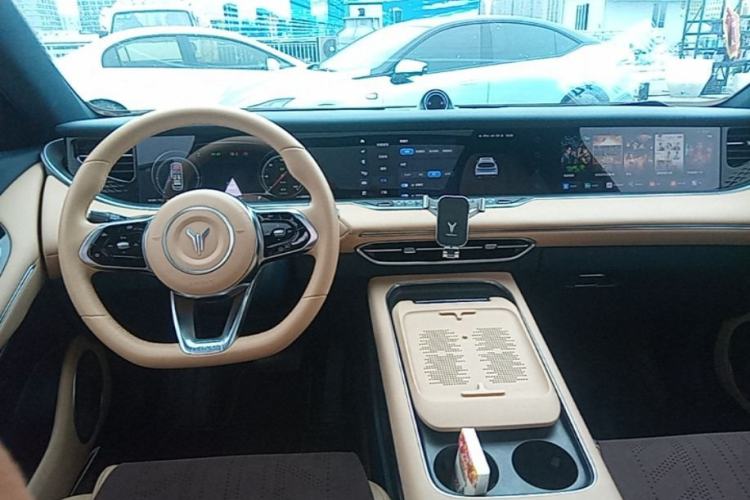 Used VOYAH FREE 2024 Ultra-Long Range Intelligent Driving Version Steering Wheel