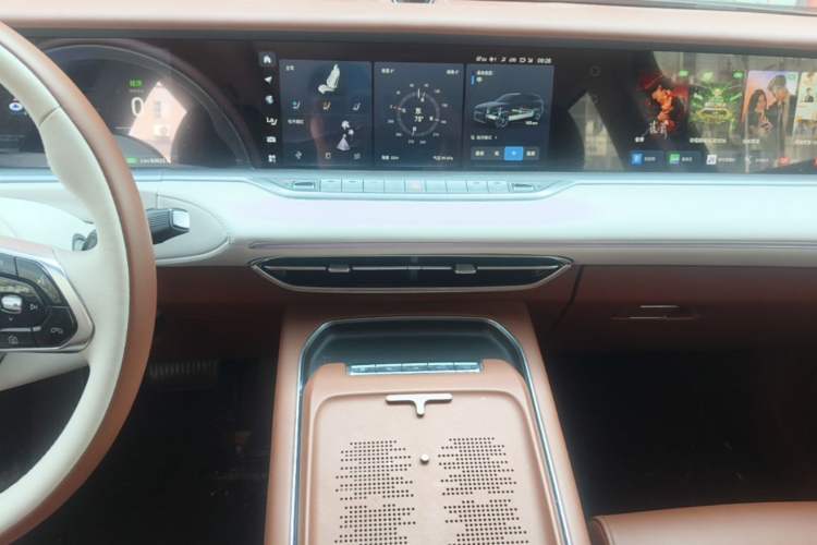 Used VOYAH FREE 2024 Ultra-Long Range Intelligent Driving Version Audio And AC Panel