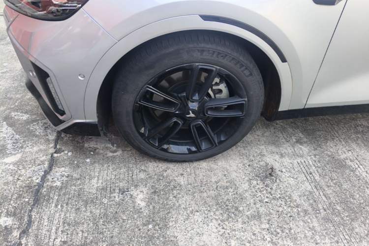 Used VOYAH FREE 2024 Ultra-Long Range Intelligent Driving Version Left Front Wheel Hub