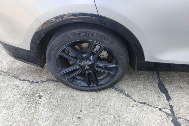 Used VOYAH FREE 2024 Ultra-Long Range Intelligent Driving Version Right Rear Wheel Hub