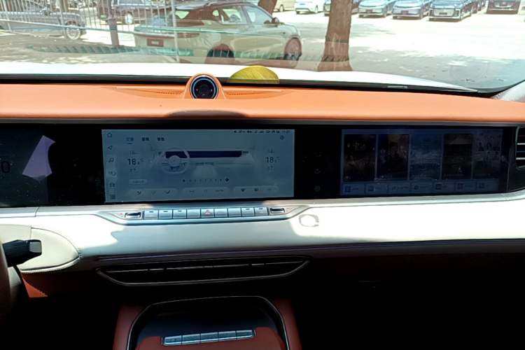 Used VOYAH FREE 2024 Ultra-Long Range Intelligent Driving Version Audio And AC Panel