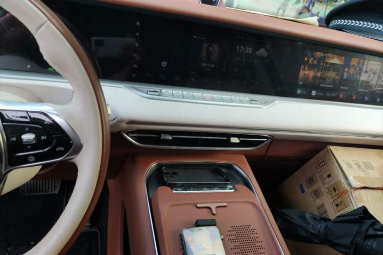 Used VOYAH FREE 2024 Ultra-Long Range Intelligent Driving Version Audio And AC Panel