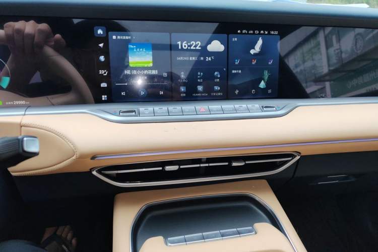 Used VOYAH FREE 2024 Ultra-Long Range Intelligent Driving Version Audio And AC Panel