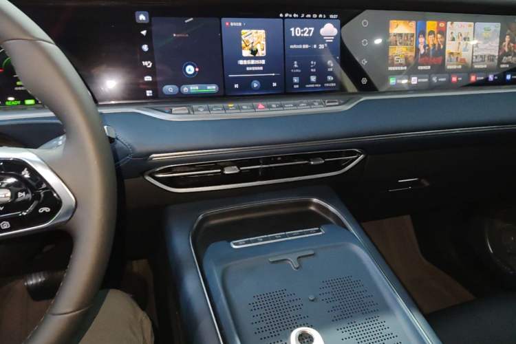 Used VOYAH FREE 2024 Ultra-Long Range Intelligent Driving Version Audio And AC Panel