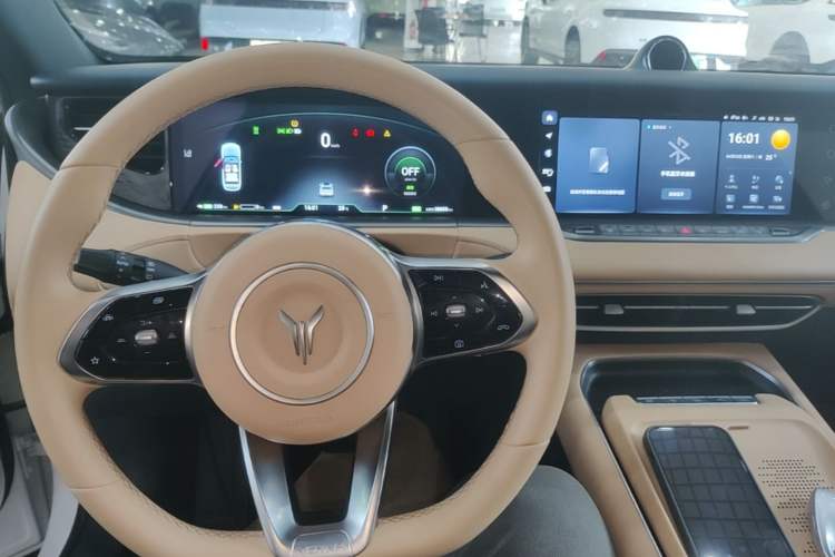 Used VOYAH FREE 2024 Ultra-Long Range Intelligent Driving Version Center Console