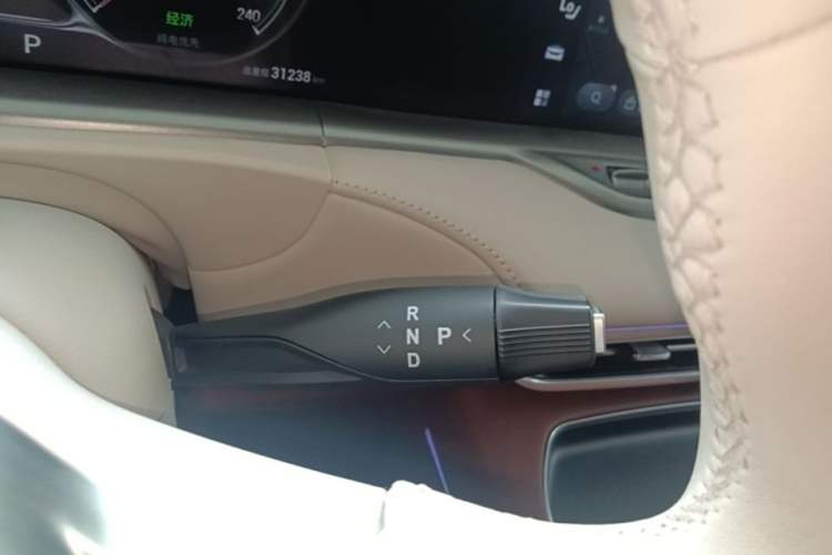 Used VOYAH FREE 2024 Ultra-Long Range Intelligent Driving Version Gear Lever