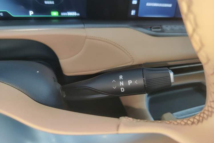 Used VOYAH FREE 2024 Ultra-Long Range Intelligent Driving Version Gear Lever