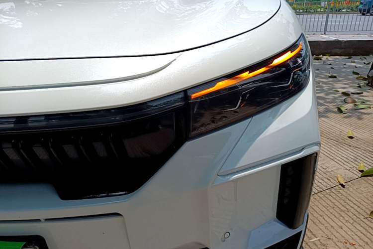 Used VOYAH FREE 2024 Ultra-Long Range Intelligent Driving Version Left Front Headlight