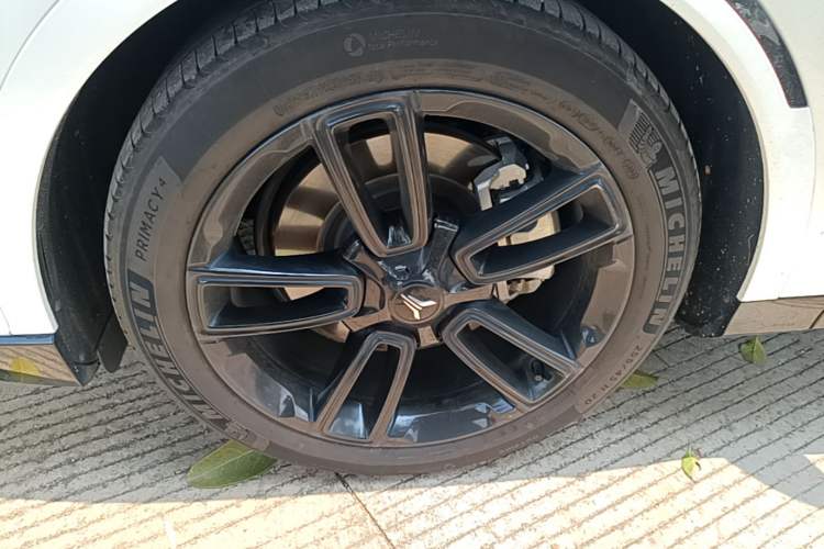 Used VOYAH FREE 2024 Ultra-Long Range Intelligent Driving Version Left Front Wheel Hub