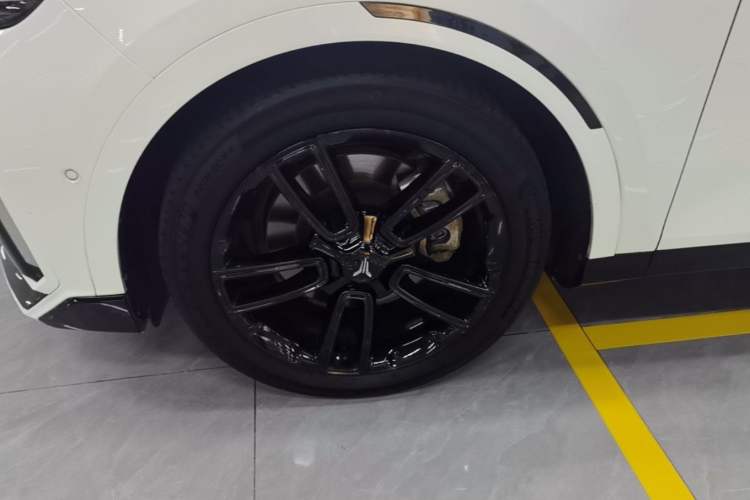 Used VOYAH FREE 2024 Ultra-Long Range Intelligent Driving Version Left Front Wheel Hub