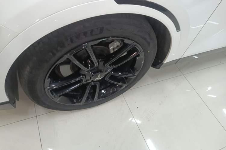 Used VOYAH FREE 2024 Ultra-Long Range Intelligent Driving Version Left Front Wheel Hub