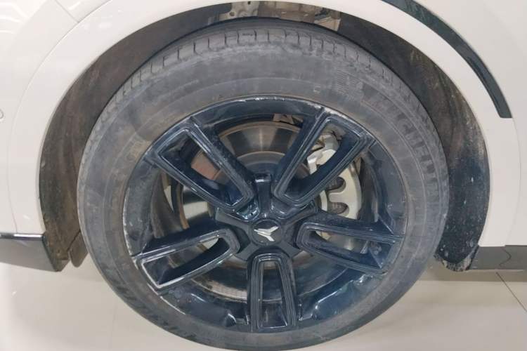 Used VOYAH FREE 2024 Ultra-Long Range Intelligent Driving Version Left Front Wheel Hub