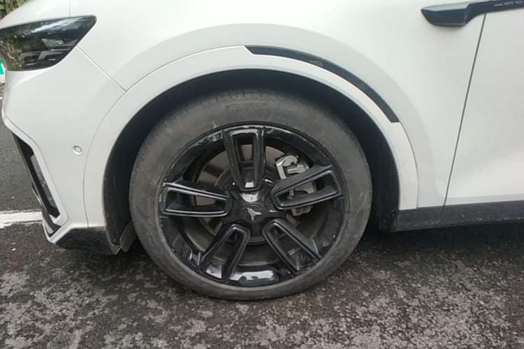 Used VOYAH FREE 2024 Ultra-Long Range Intelligent Driving Version Left Front Wheel Hub