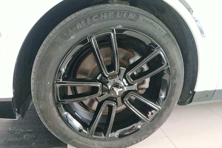 Used VOYAH FREE 2024 Ultra-Long Range Intelligent Driving Version Left Front Wheel Hub