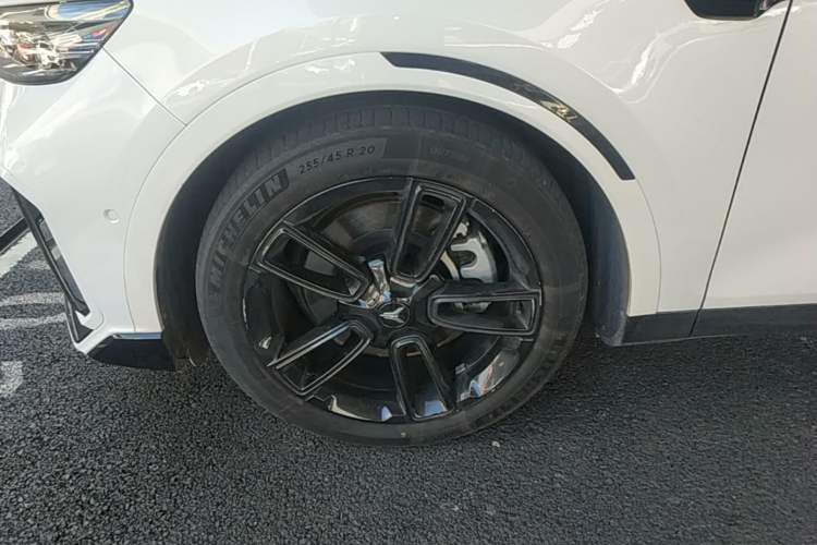 Used VOYAH FREE 2024 Ultra-Long Range Intelligent Driving Version Left Front Wheel Hub