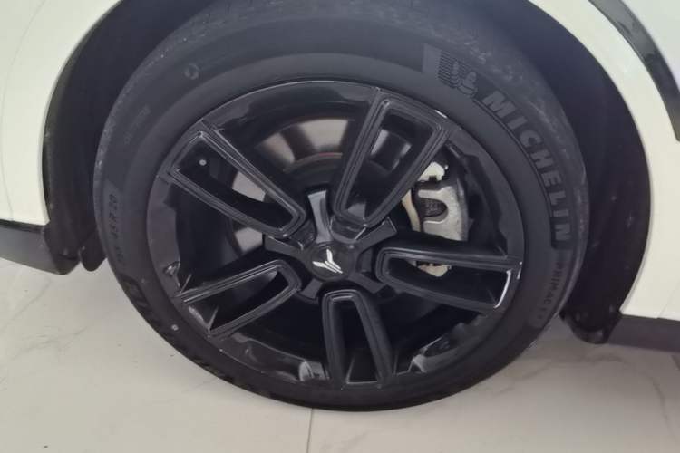 Used VOYAH FREE 2024 Ultra-Long Range Intelligent Driving Version Left Front Wheel Hub