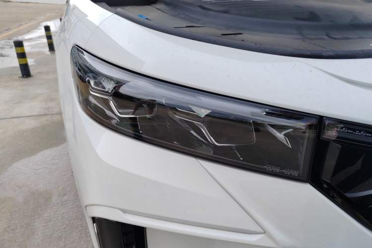 Used VOYAH FREE 2024 Ultra-Long Range Intelligent Driving Version Right Front Headlight