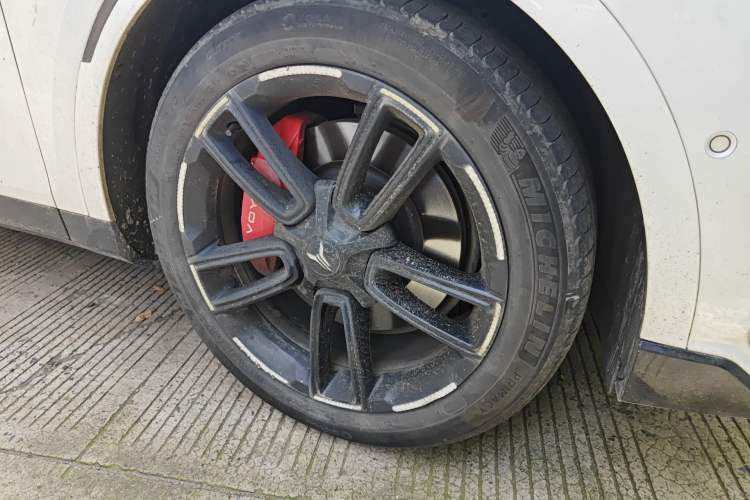 Used VOYAH FREE 2024 Ultra-Long Range Intelligent Driving Version Right Front Wheel Hub