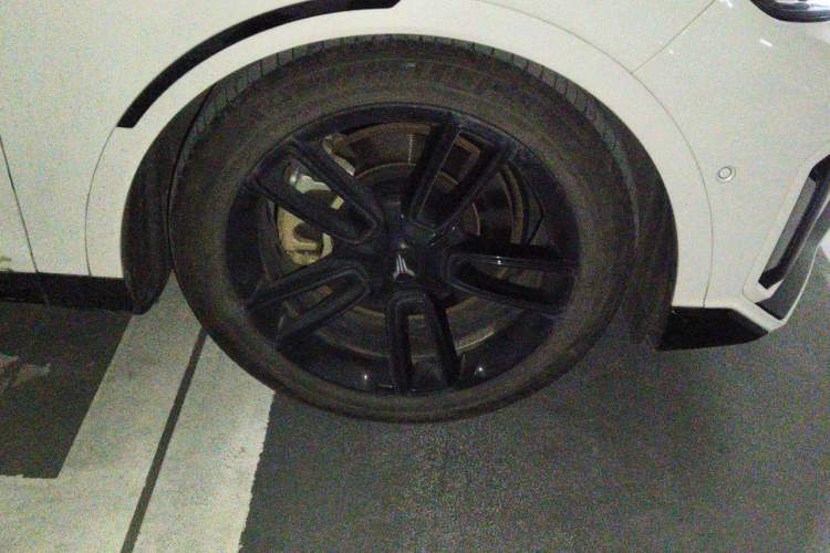 Used VOYAH FREE 2024 Ultra-Long Range Intelligent Driving Version Right Front Wheel Hub